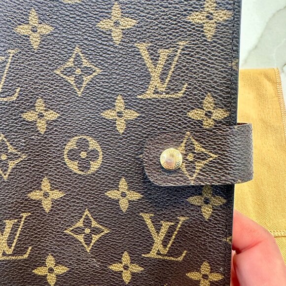 Louis Vuitton Medium Ring Agenda Cover $740 - Picture 5 of 11